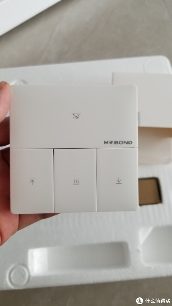 遥控器证明，四个功能，降下，升起，照明，烘干。