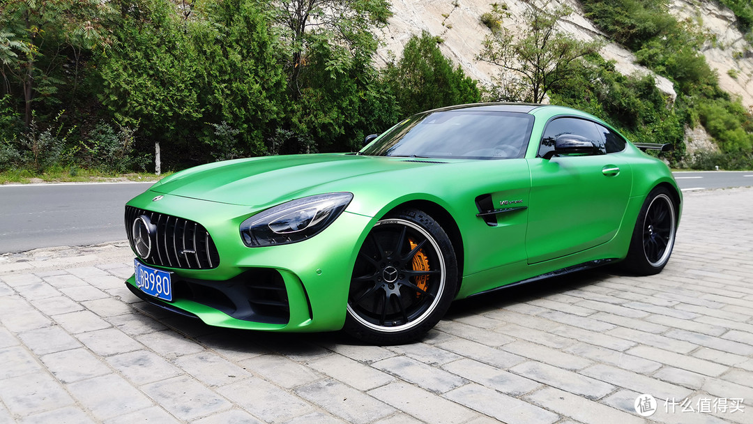 试过210万的奔驰AMG GT R之后，发现最大的优点竟然是便宜