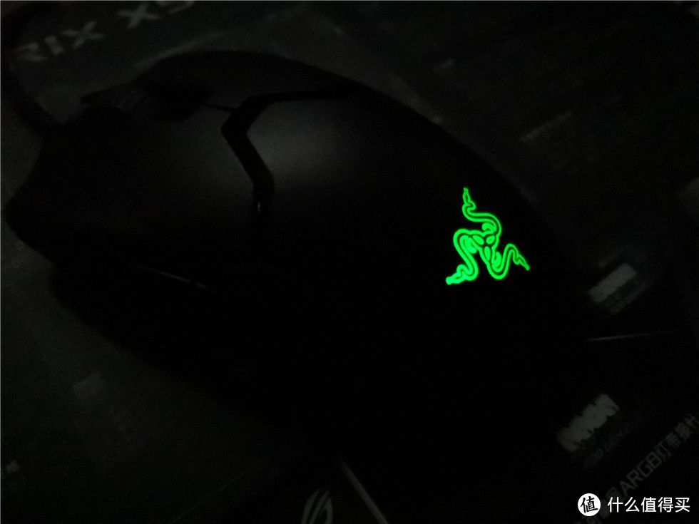 雷蛇Razer新品毒蝰上手体验——69蛇不止闷骚，还有轻盈灵敏