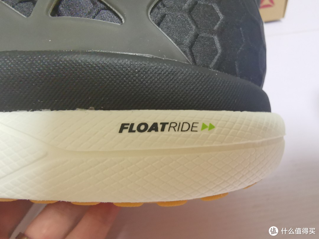 一双绝不该被忽视的*级跑鞋——Reebok 锐步 Floatride Run ULTK 开箱