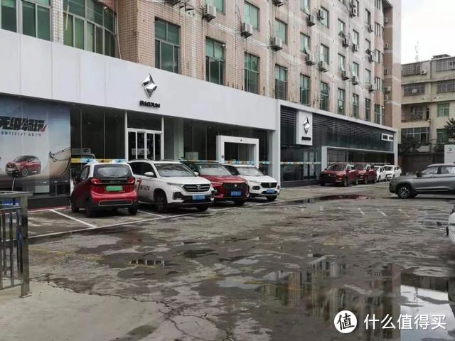 3万多元的电动车，都是什么人买？| 探店