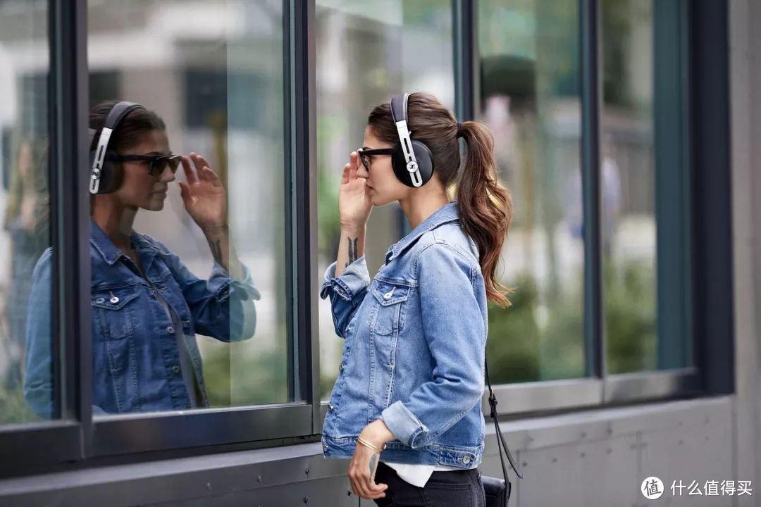 采用三种ANC模式以及透明聆听功能，全新MOMENTUM Wireless蓝牙耳机能够适应各种环境
