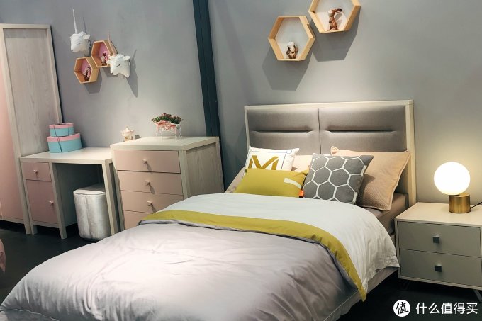 Furniture China 2019:怎么可以把家具设计的这么好看!(大量展会产品图片欣赏)