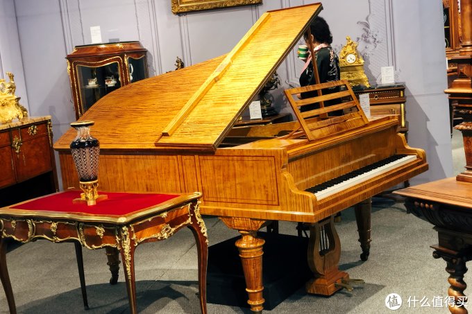 Furniture China 2019:怎么可以把家具设计的这么好看!(大量展会产品图片欣赏)