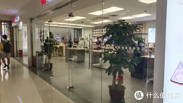 iPhone新品就要发布了，我去苹果和华为展示店看了下