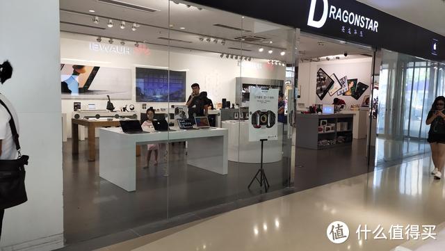 iPhone新品就要发布了，我去苹果和华为展示店看了下