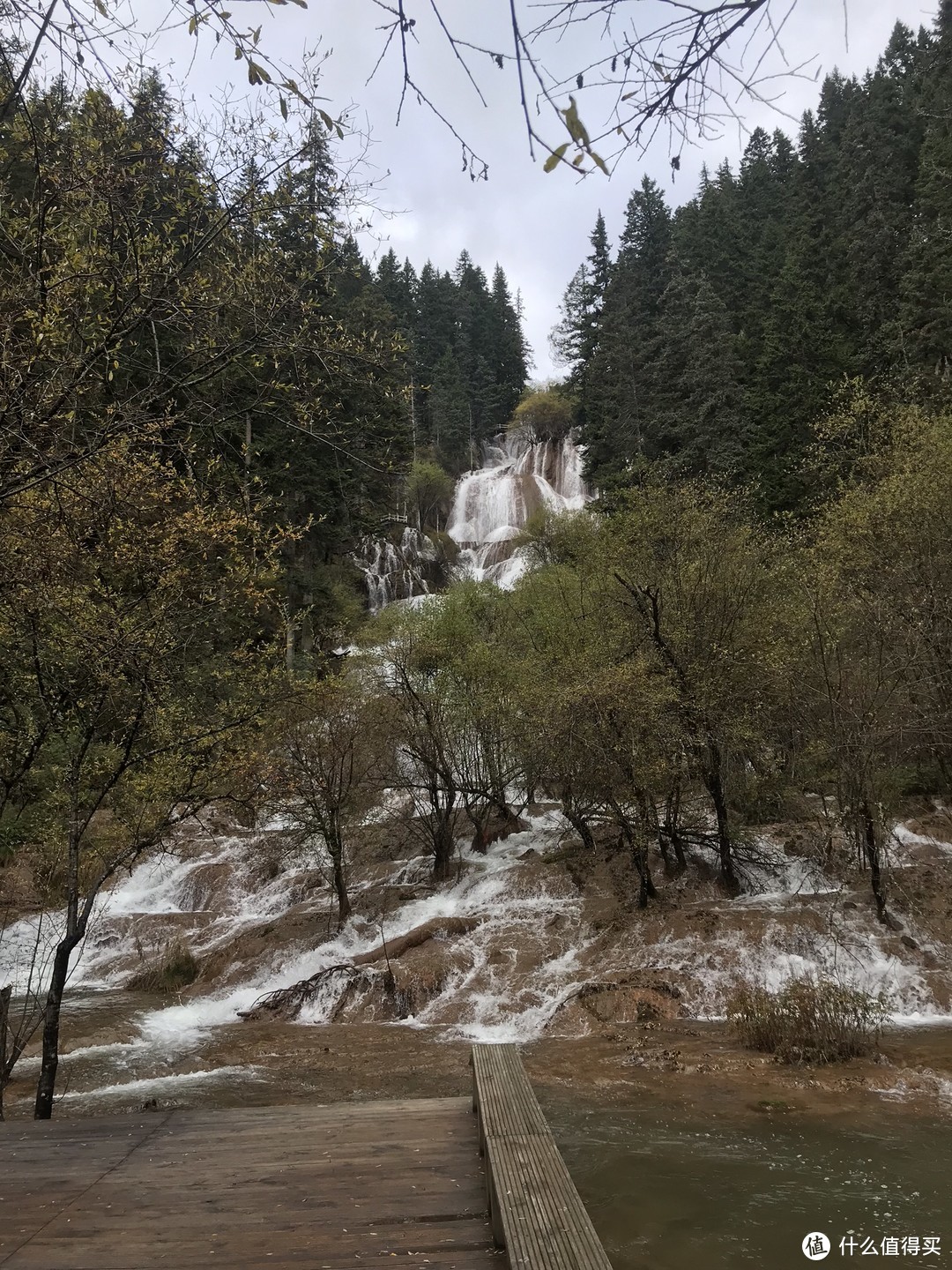 右边瀑布全景