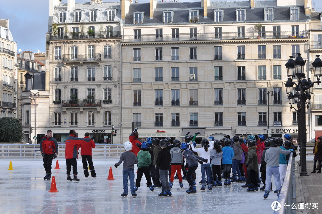 浪漫又“冻”人：巴黎冬天溜冰之巴黎市政厅冰场