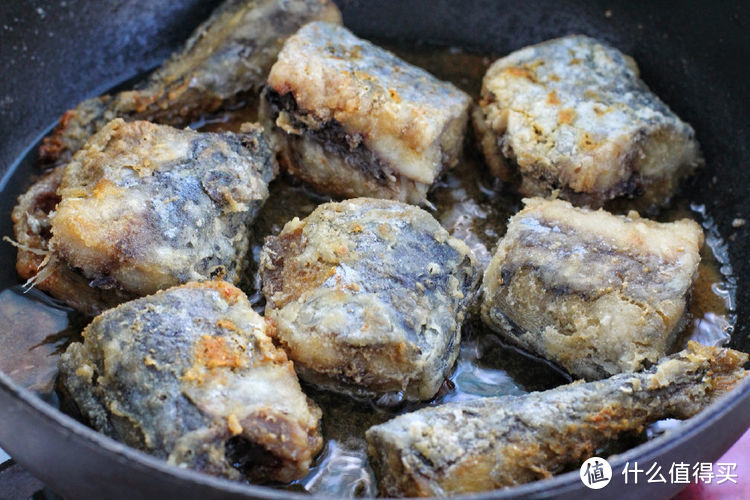 这样炖鱼没腥味还不破皮，肉质细嫩倍儿鲜美，孩子都能连吃两碗饭