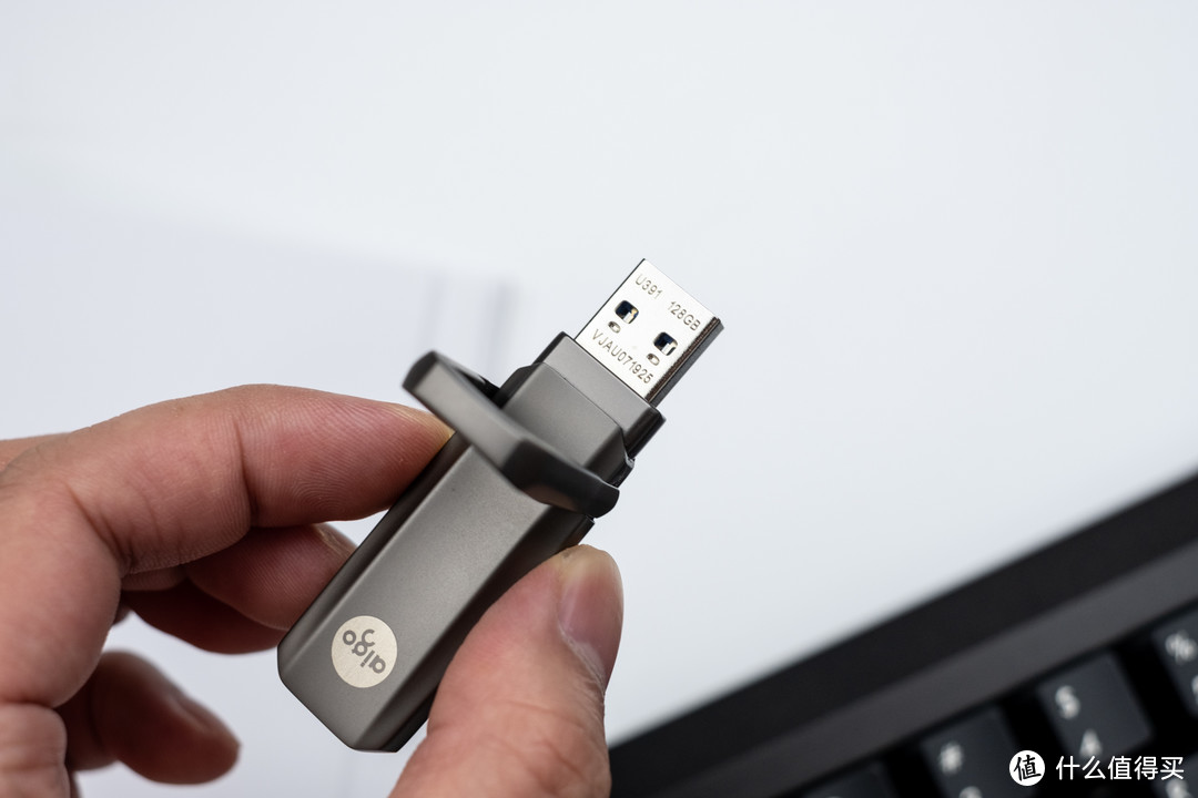 固态U盘和普通U盘的差距不止是强上好几倍这么简单：爱国者 USB3.1 固态U盘 U391