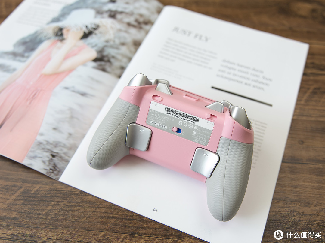 粉粉嫩嫩惹人爱，女王的专属手柄——Razer Raiju 雷蛇飓兽竞技版粉晶PS4手柄