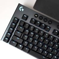 罗技G813键盘外观展示(按钮|滚轮|脚架)