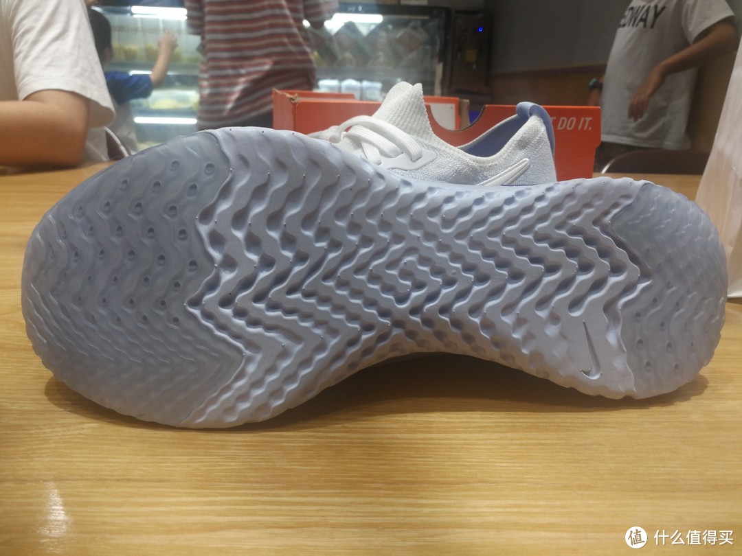 实体店也有好货——599元的Nike 耐克 Epic React Flyknit 2开箱