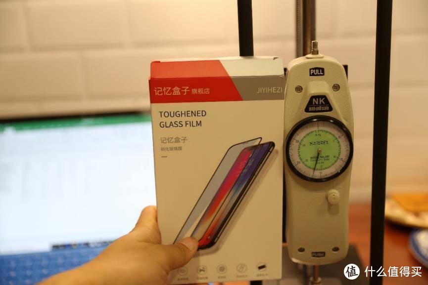 买了新iPhone记得还要贴个膜-17款手机钢化玻璃膜大横评