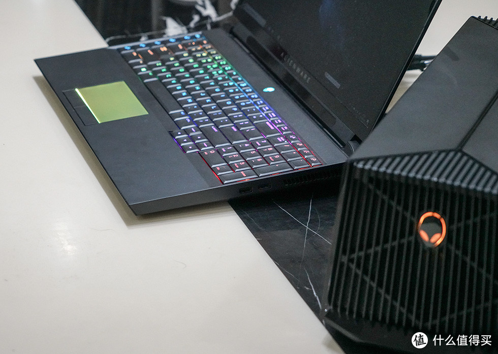 笔记本电脑用上RTX 2080Ti Alienware Area-51m变身移动工作站