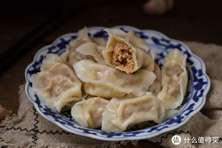 用莲藕包饺子，个个皮薄馅大、美味多汁，老公居然没吃够