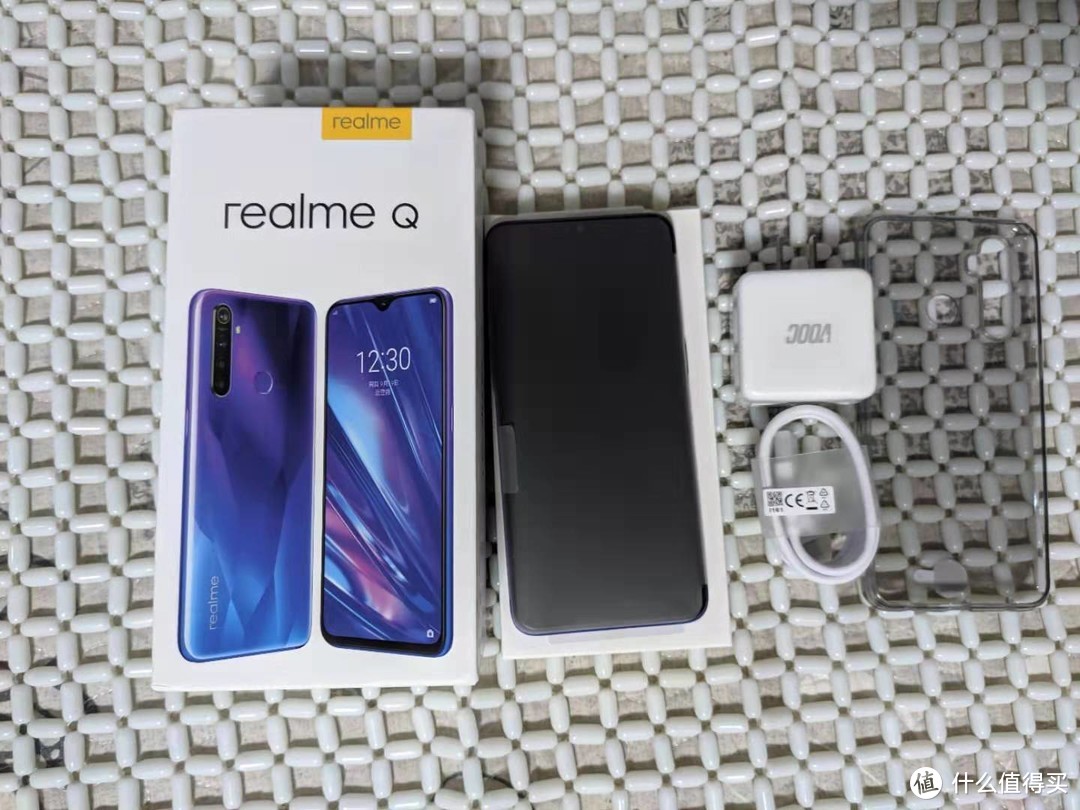 跟预期还是有点差距，realme Q简单上手体验