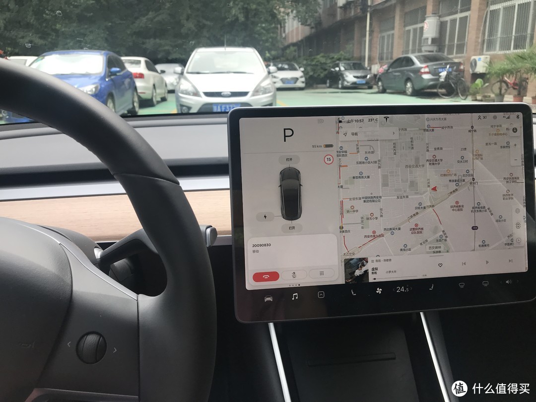 颜值与实力并存，特斯拉Model 3的不充值实用通勤评测