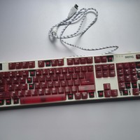 明基（BenQ）天机镜KX890 樱桃红轴外观图片(按键|指示灯|防滑垫|脚撑|键帽)