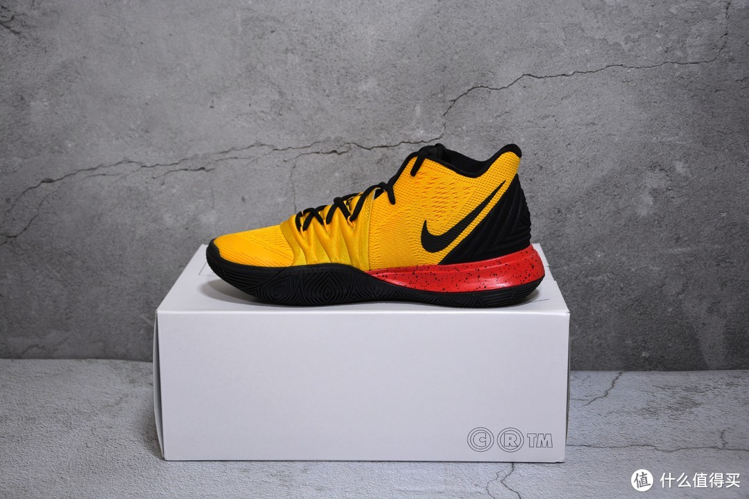 致敬两个传奇-Nike Kyrie 5 iD 李小龙配色欧文5分享