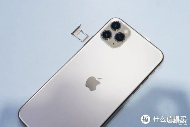 iPhone 11 Pro Max真机上手：比想象中的还要“丑”……