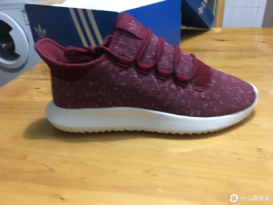 怕是没几个人敢穿她上街  枣红色adidas tubular shadow