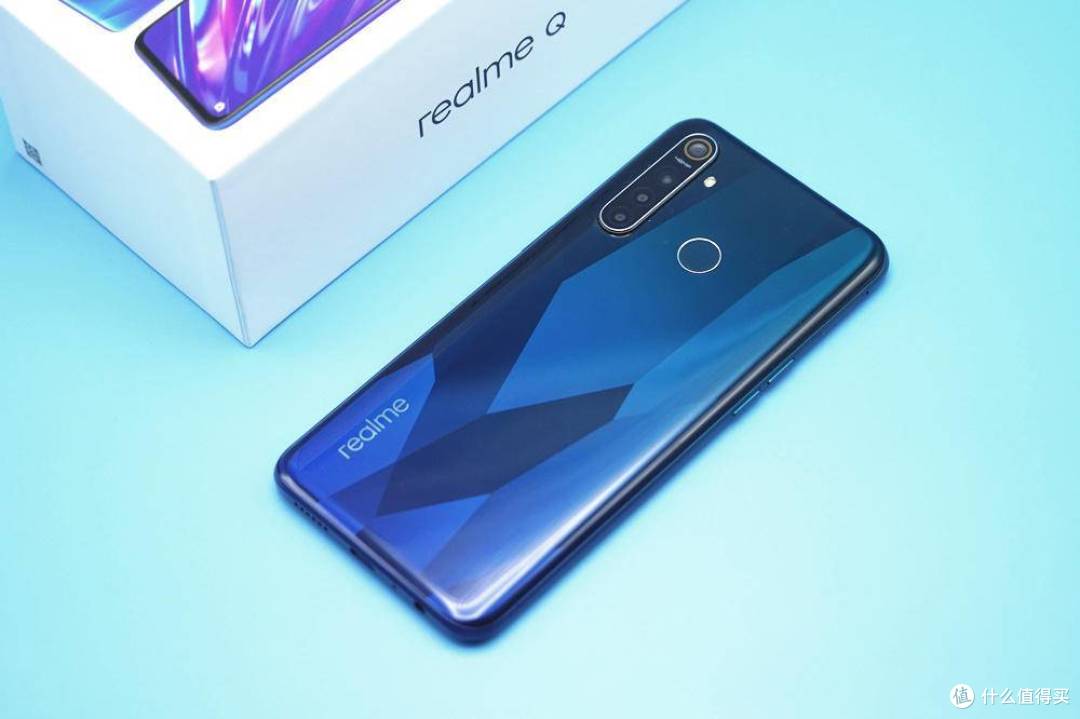 realme手机厂家的新品手机,主打索尼4800万像素四摄,骁龙712aie处理器