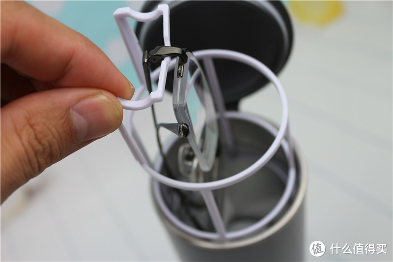 洁盟便携式眼镜超声波清洗机，3分钟给你一副洁净明亮的眼镜