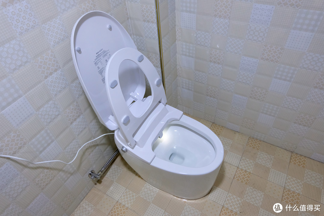 智能人性化功能让你的入厕体验更为舒适，HEGII恒洁 Qe6智能马桶一体机