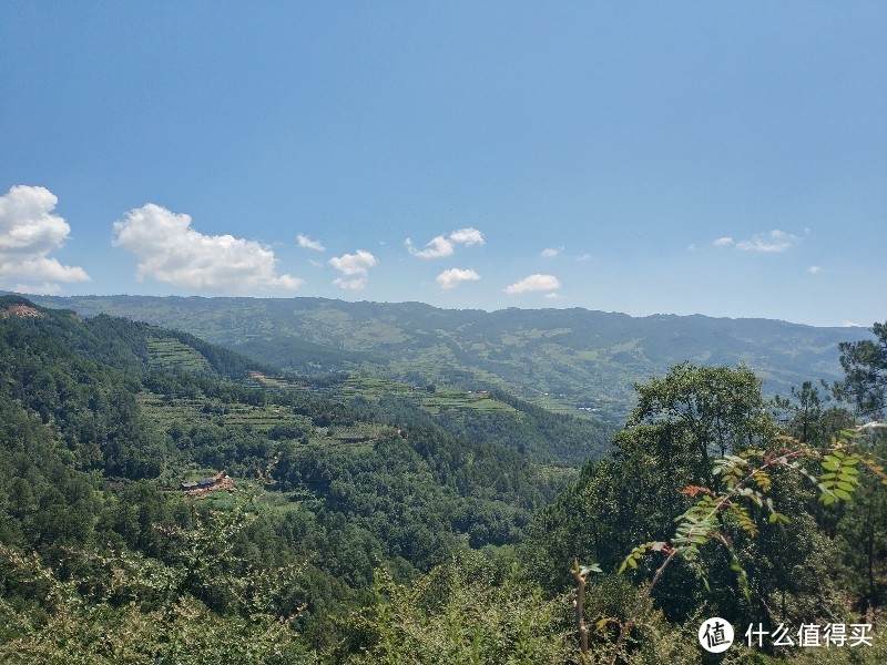 就在那崇山峻岭之外