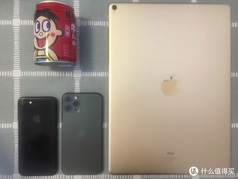 ▲大小对比，iPhone 7、iPhone 11 Pro和iPad Pro 12.9