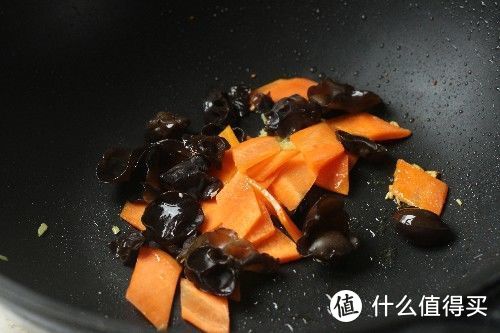 鱼片这样做，鲜中带甜，甜中带咸，滑嫩鲜香，筷子都停不下来