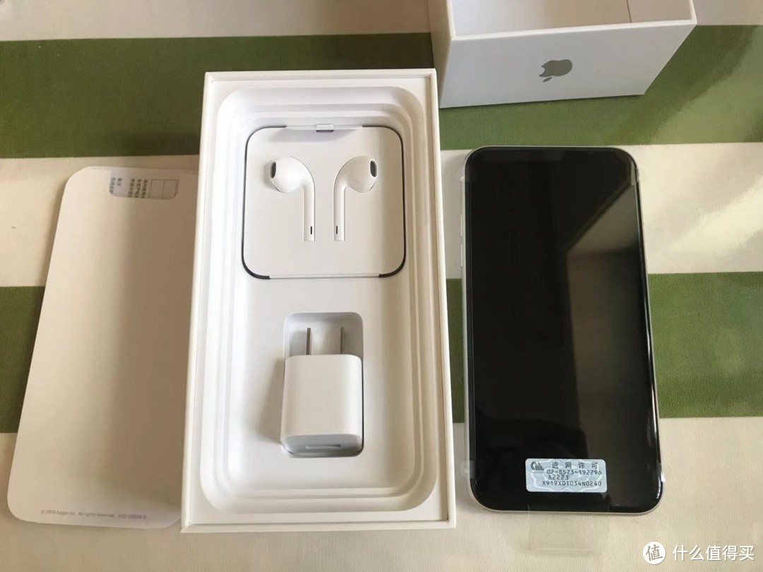 Apple iPhone 11白色简单开箱