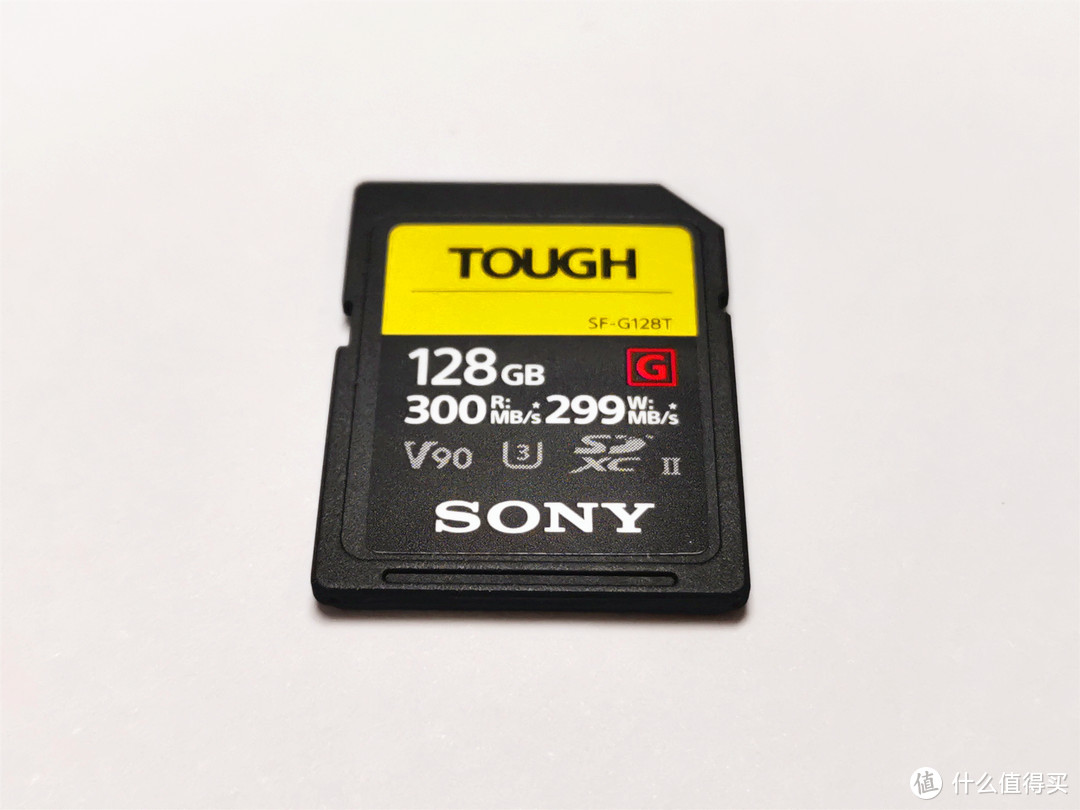 给大佬递茶的小弟我荣幸的借到了SONY TOUGH 128GB专业极速SDXC存储卡，附开箱简晒和简测