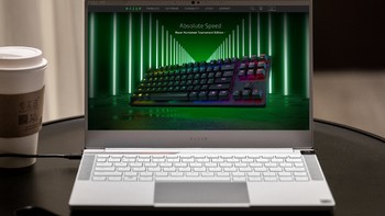 雷蛇灵刃潜行 2020 水银版笔记本电脑外观展示(屏幕|摄像头|转轴|键盘|接口)
