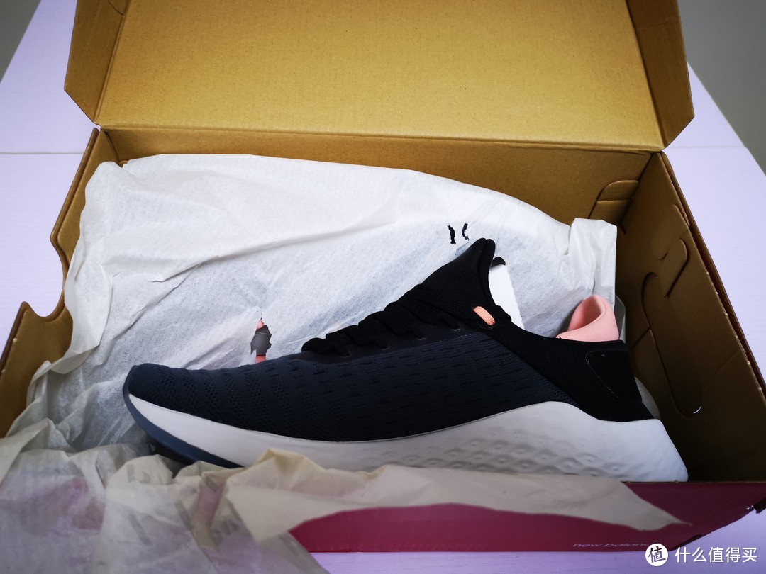 是噱头还是确有实效？镭射切割的New Balance Fresh Foam Lazr v2 Hypoknit 跑鞋开箱