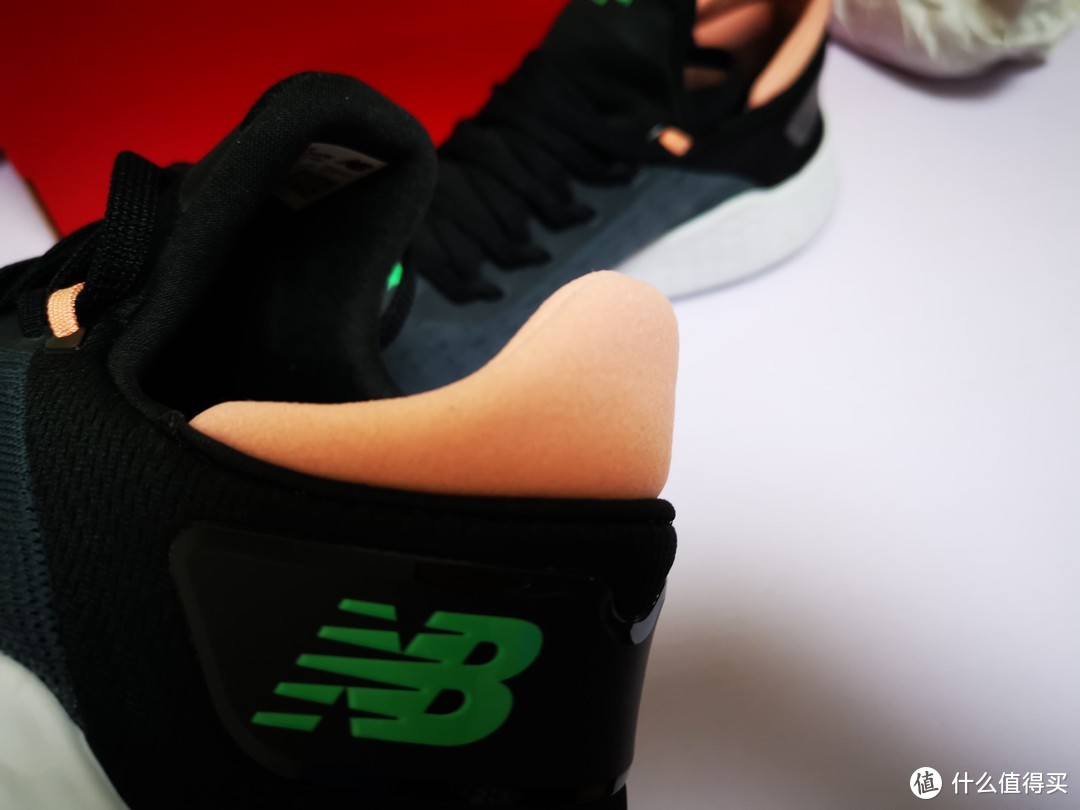 是噱头还是确有实效？镭射切割的New Balance Fresh Foam Lazr v2 Hypoknit 跑鞋开箱