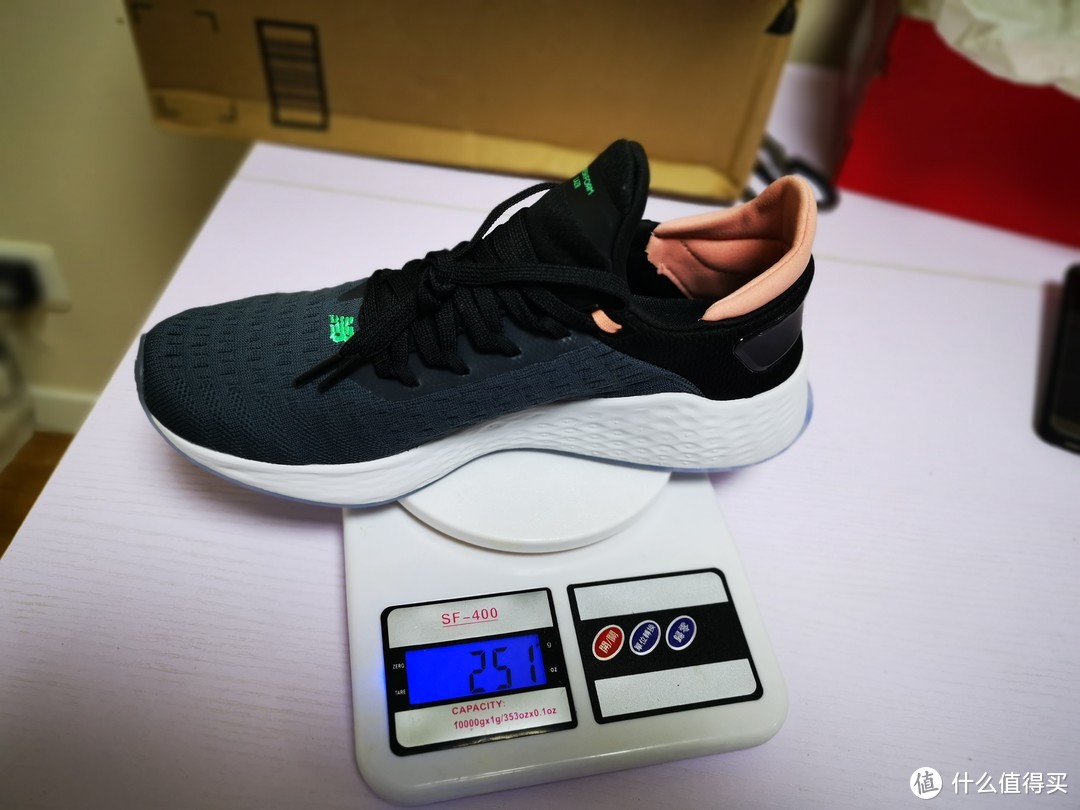 是噱头还是确有实效？镭射切割的New Balance Fresh Foam Lazr v2 Hypoknit 跑鞋开箱