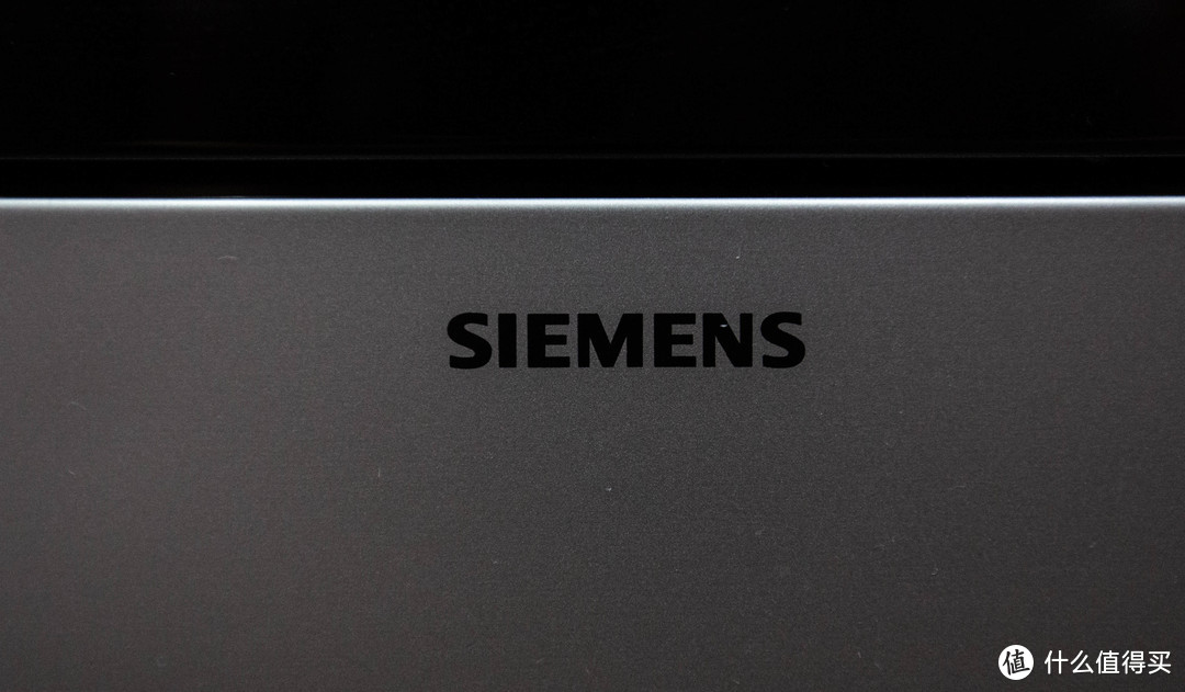 正面的SIEMENS的LOGO