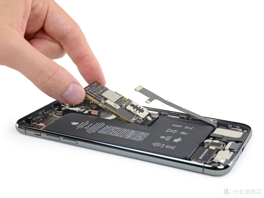 主板就只有这么大......图片来自 iFixit