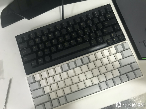 和同样小键盘的hhkb lite2对比，颜值秒杀