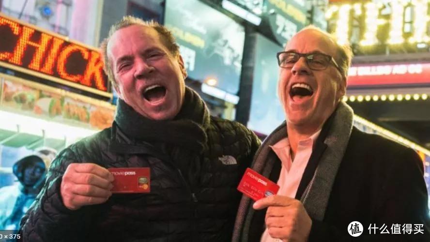 △ MoviePass CEO Mitch Lowe（左）和 Helios and Matheson 公司CEO Ted Farnsworth（右），图源：MoviePass/Reuters