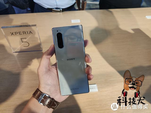 索尼Xperia 5简评：搭载三镜头相机系统 融合微单眼部对焦技术