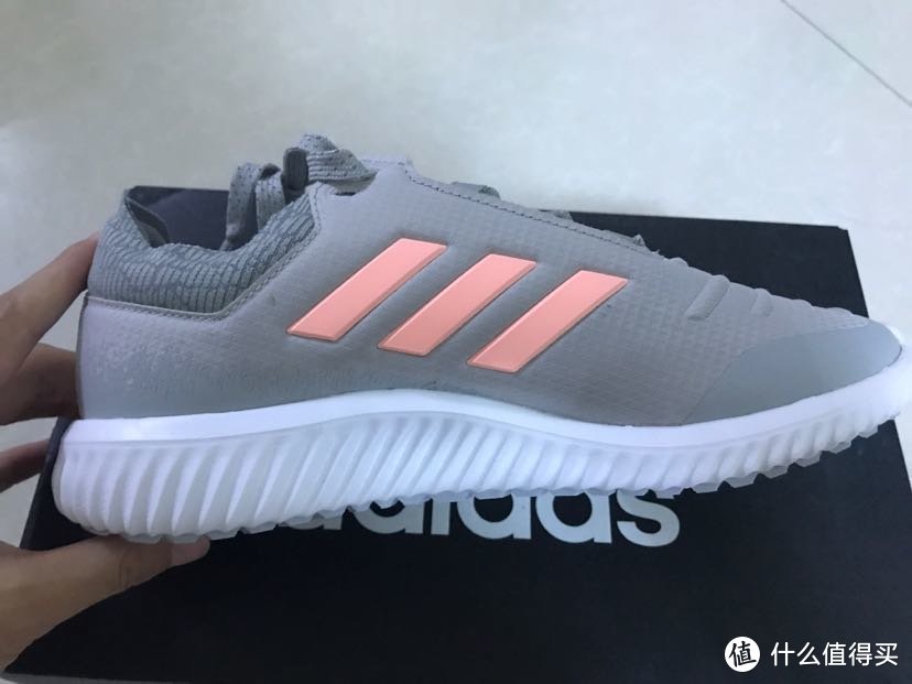 给自己买的鞋子（一）：adidas跑鞋