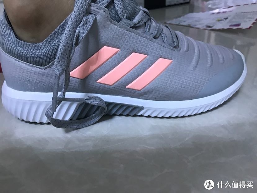 给自己买的鞋子（一）：adidas跑鞋