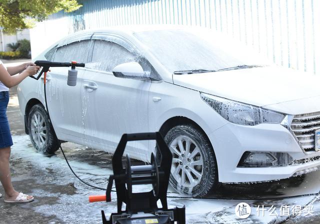 自己洗车真有那么费事？老婆头一回主动帮忙体验悟空G5轻松洗车