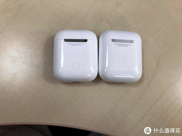 左边Airpods、右边洛达1536zuo