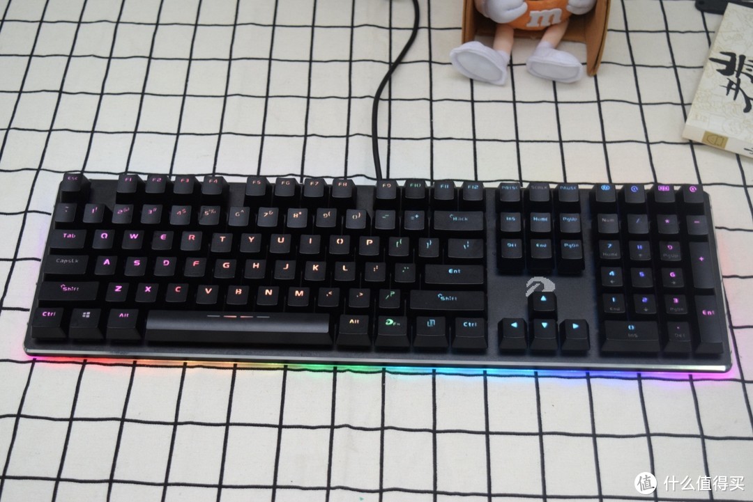 RGB灯光外加防水适合我这种懒人玩家，达尔优EK925 RGB防水版机械键盘开箱