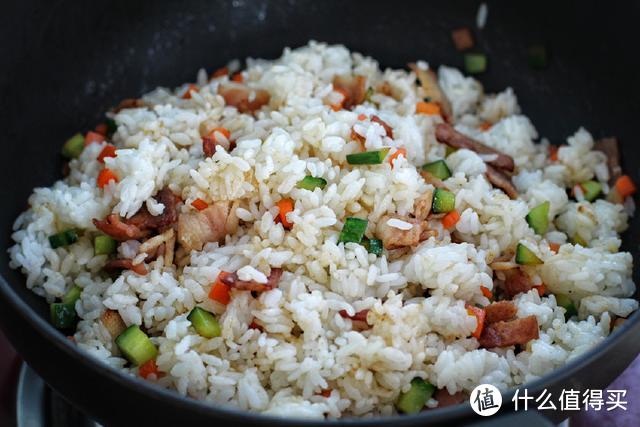只要几分钟就能打造一份豪华版炒饭，剩米饭也值得你用心对待