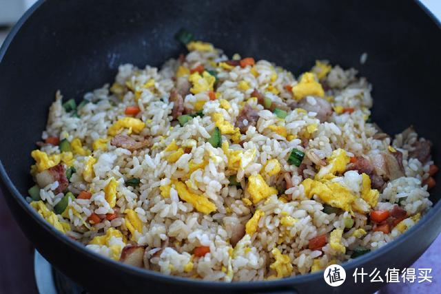 只要几分钟就能打造一份豪华版炒饭，剩米饭也值得你用心对待